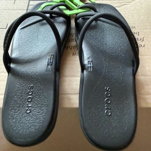 CROCS Miami Toe Loop Sandal in Black and Lime - Picture 2 of 5